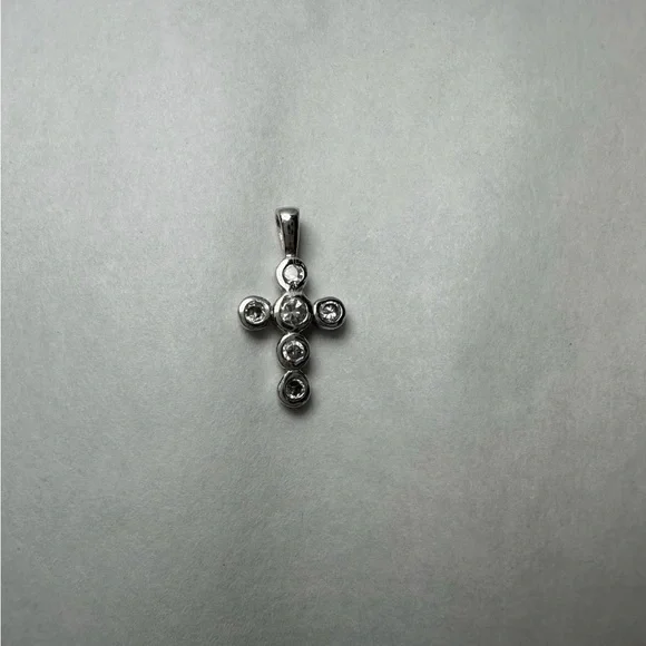 Elegant Silver Cross Pendant - Picture 2 of 5